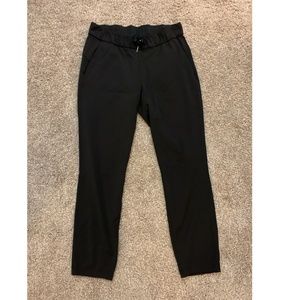 Lululemon On The Fly Pant Black Cropped Pants (Luxtreme) Size 6